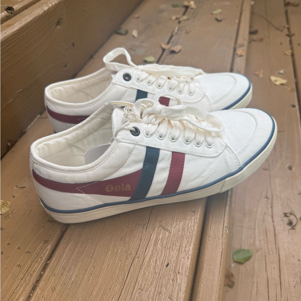 NWT Gola White Athletic Shoes with Red and Blue Stripes size 9/10
